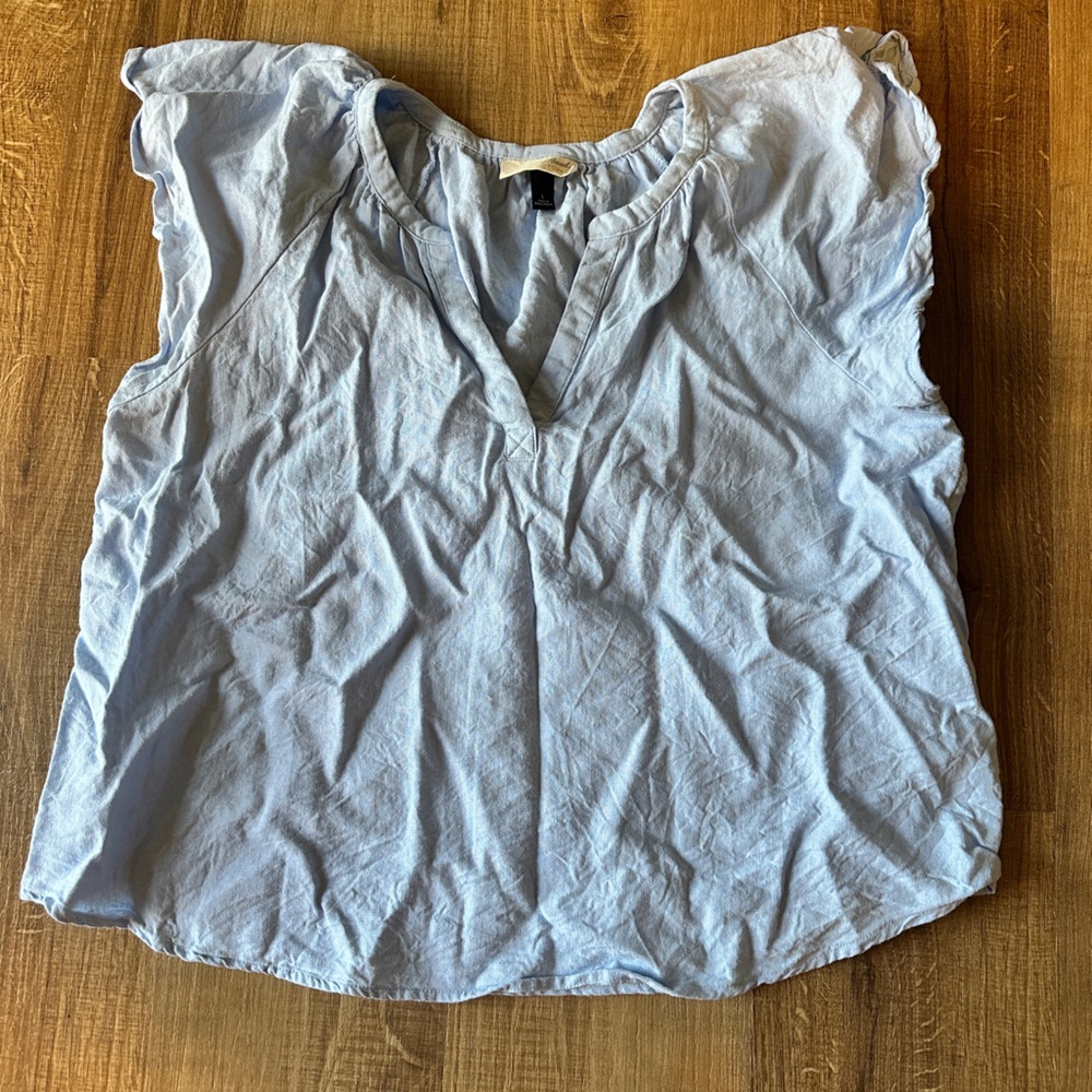 Universal Thread Sky Blue Line  V-Neck Top‎ - Size Large